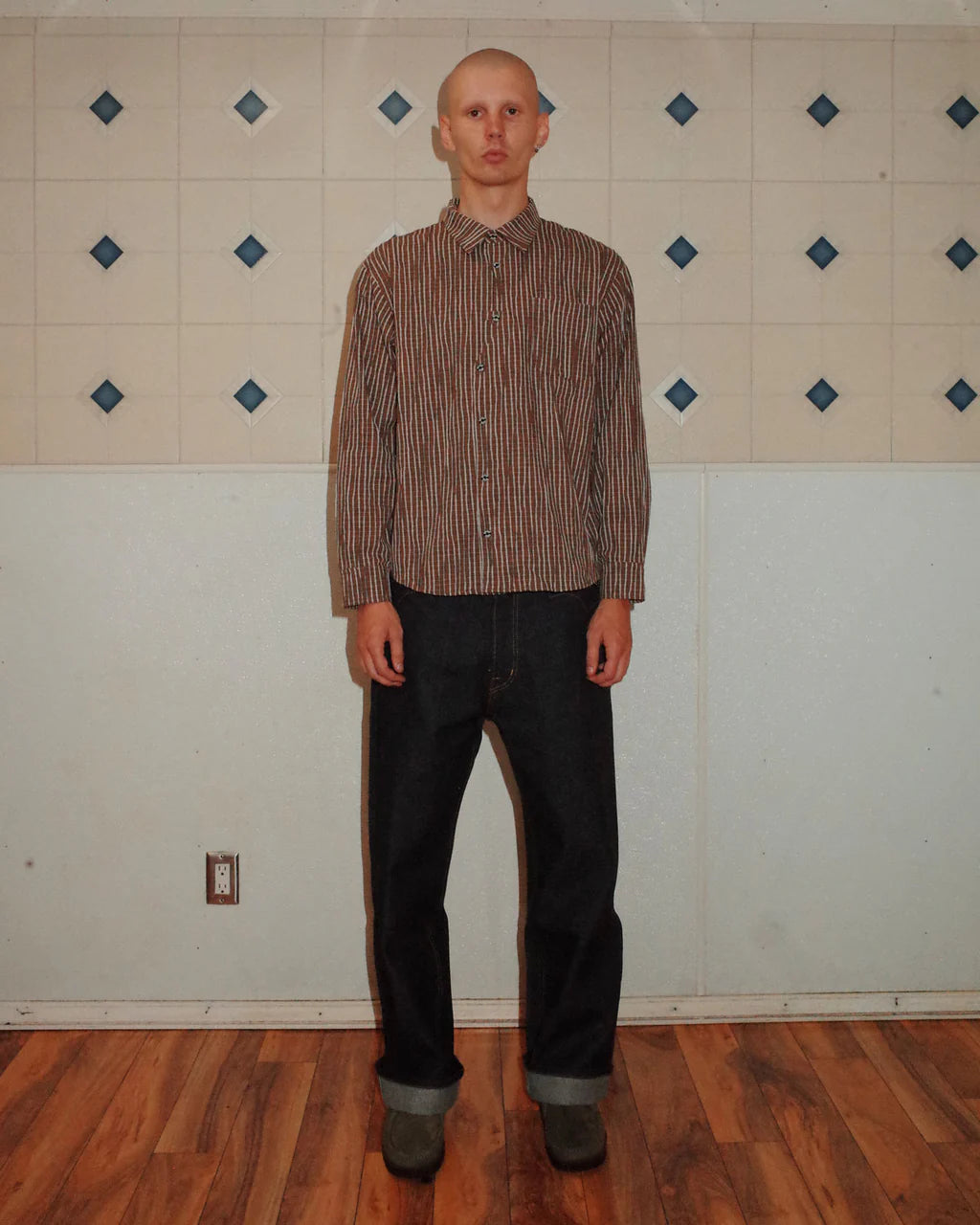 ORGANIC PLACKET BUTTON UP SHIRT - BROWN 2