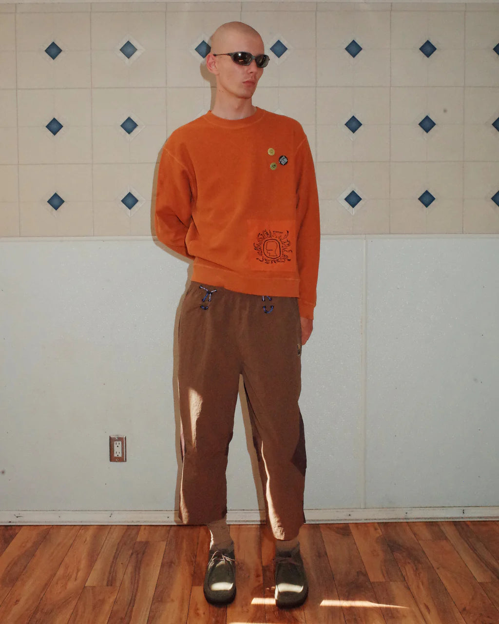 GARGOYLE CREWNECK - LIGHT BROWN 2
