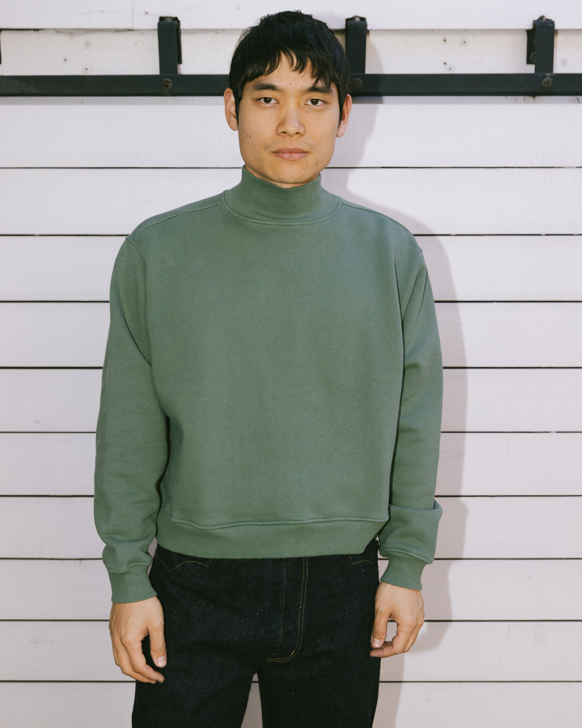 TURTLE NECK SWEATSHIRT - GREEN 2